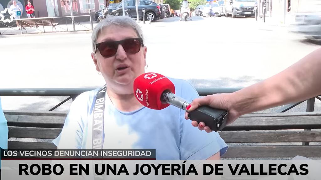 Una vecina de Vallecas hablando sobre el robo en la joyería.