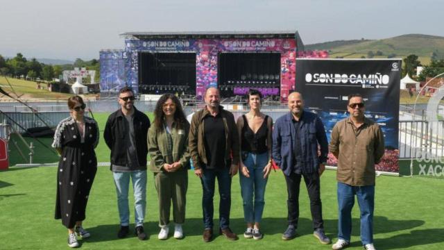 Visita al recinto del Monte do Gozo durante el montaje de O Son do Camiño.
