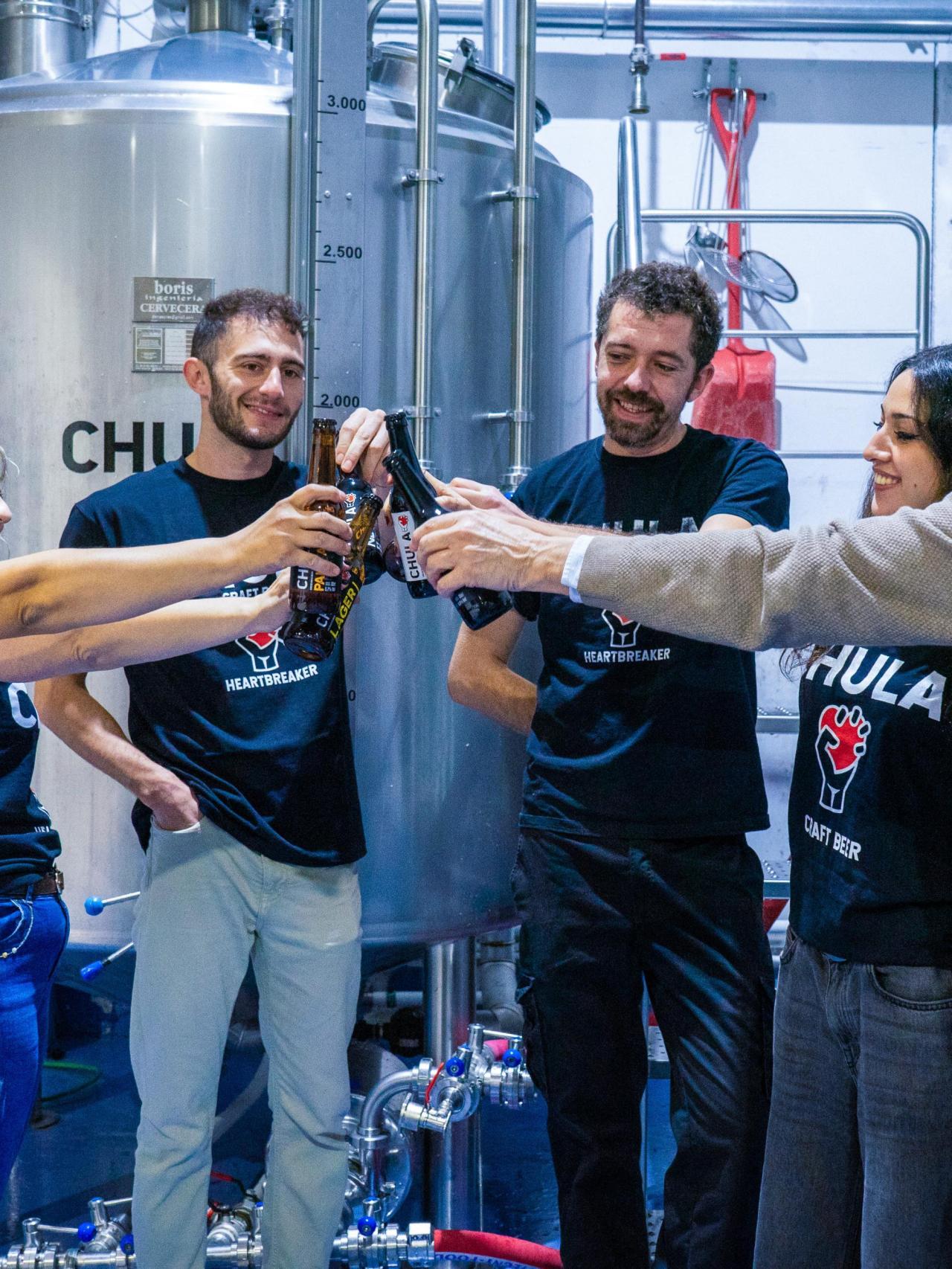 El equipo de Chula en su fábrica de Rivas.