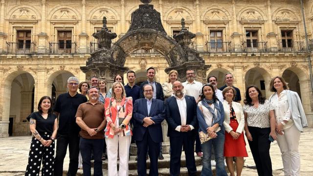 Garde reúne a su núcleo duro en el Monasterio de Uclés para trazar el Plan Estratégico UCLM 2030