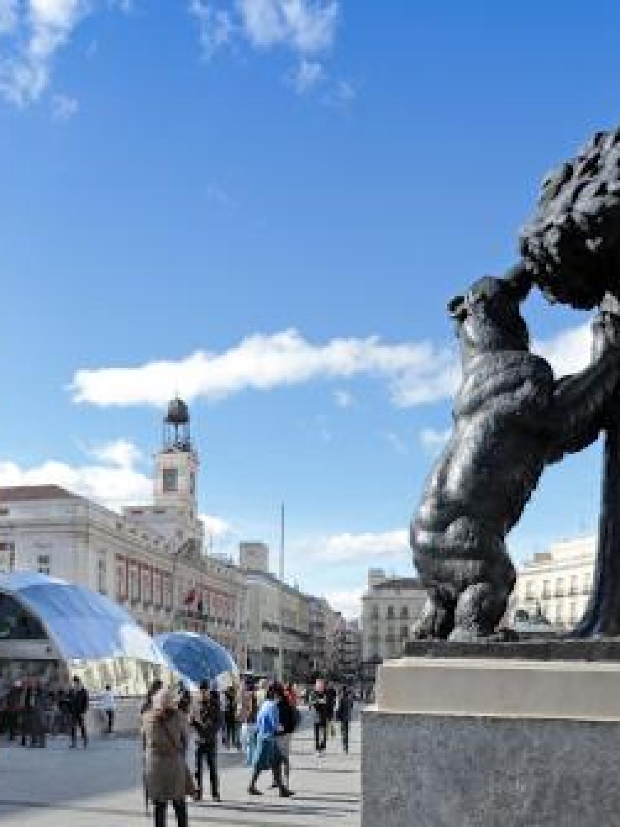 La estatua del Oso y el Madroño en la Puerta del Sol de Madrid.