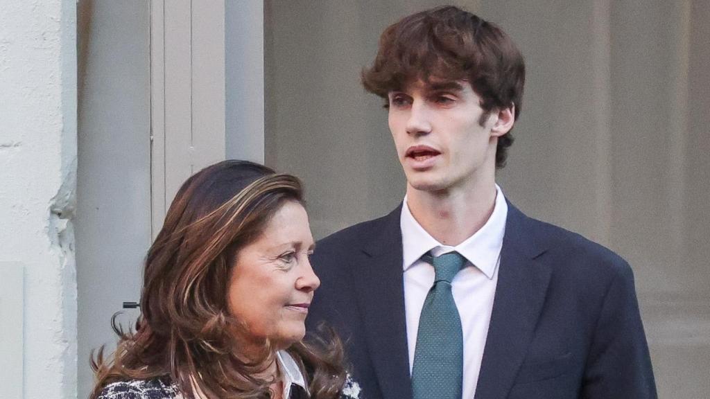Alexia de Grecia, con Pablo Urdangarin, en el 60 cumpleaños de Infanta Elena, en diciembre de 2023.