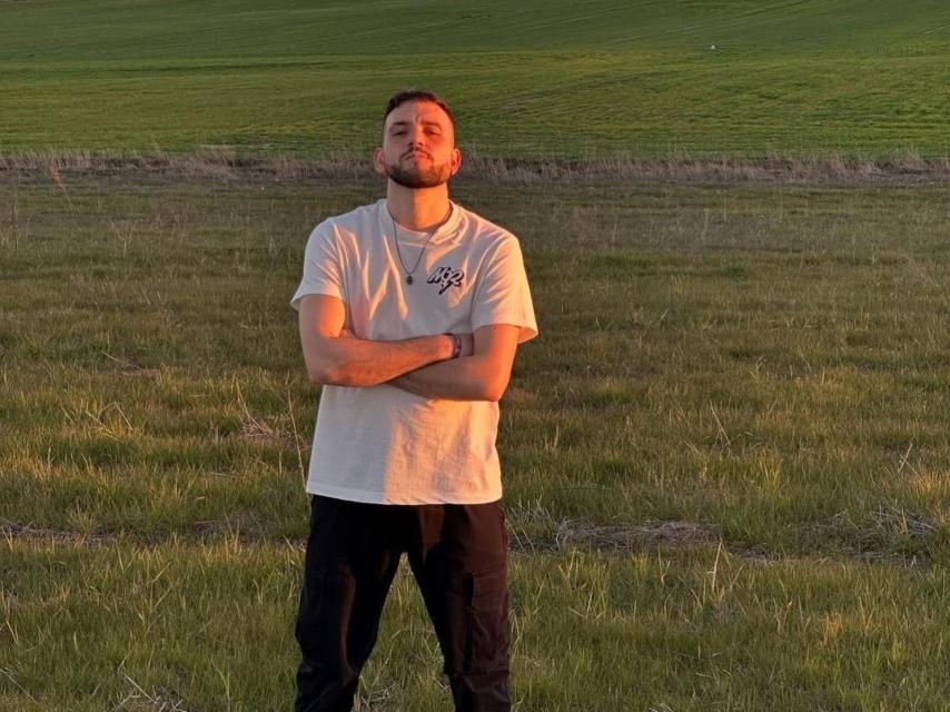 Diego Hernández, regidor de la localidad segoviana de La Matilla, en el campo castellano
