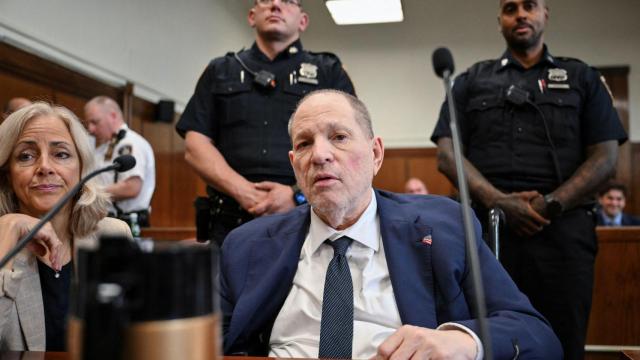 El exproductor de cine de Hollywood Harvey Weinstein comparece ante el tribunal penal de Manhattan.