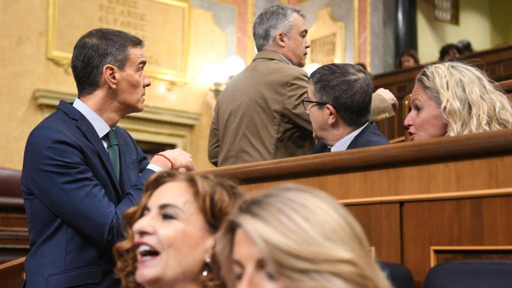 Sánchez ordena defender a Santos Cerdán y a García Ortiz como últimos diques de contención del Gobierno