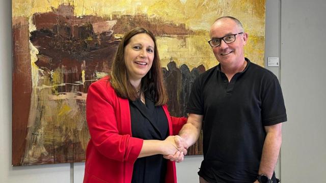 Convenio entre Diputación y Concello para el mantenimiento de cinco centros socioculturales de Santiago.