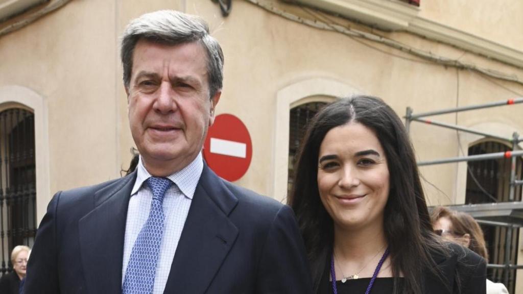 Cayetano Martínez de Irujo y Barbara Mirjan, en abril pasado en Sevilla.