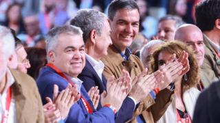 Santos Cerdán junto a Sánchez y Zapatero en el 41º Congreso Federal del PSOE en Sevilla en diciembre.