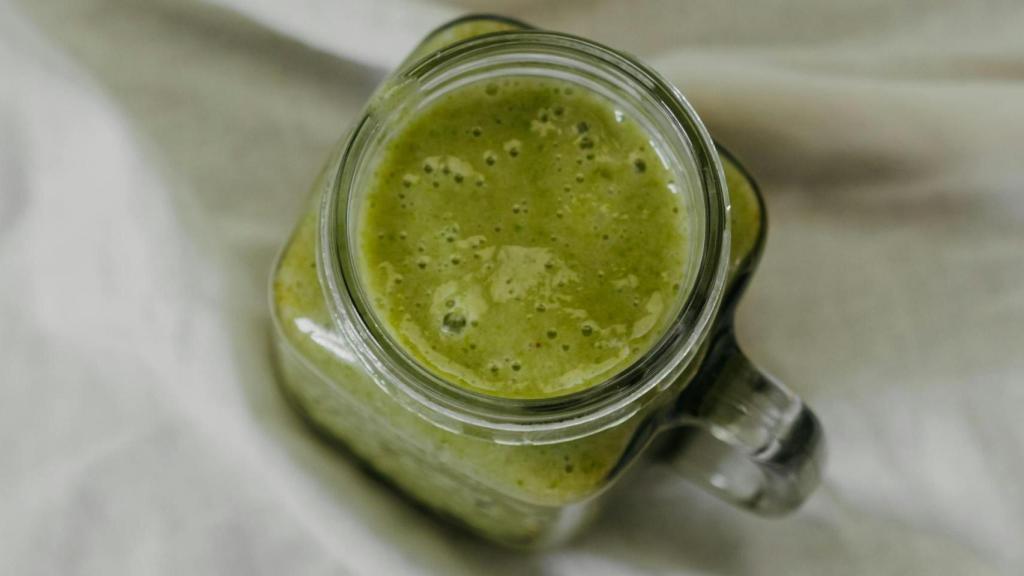 Se trata de un 'smoothie' a base de frutas y verduras. (Polina/Pexels)
