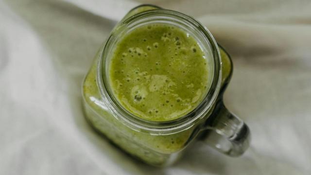 Se trata de un 'smoothie' a base de frutas y verduras. (Polina/Pexels)