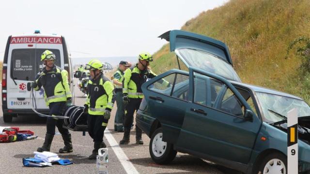 Uno de los vehículos implicados en el siniestro que ha dejado cinco heridos en Palencia