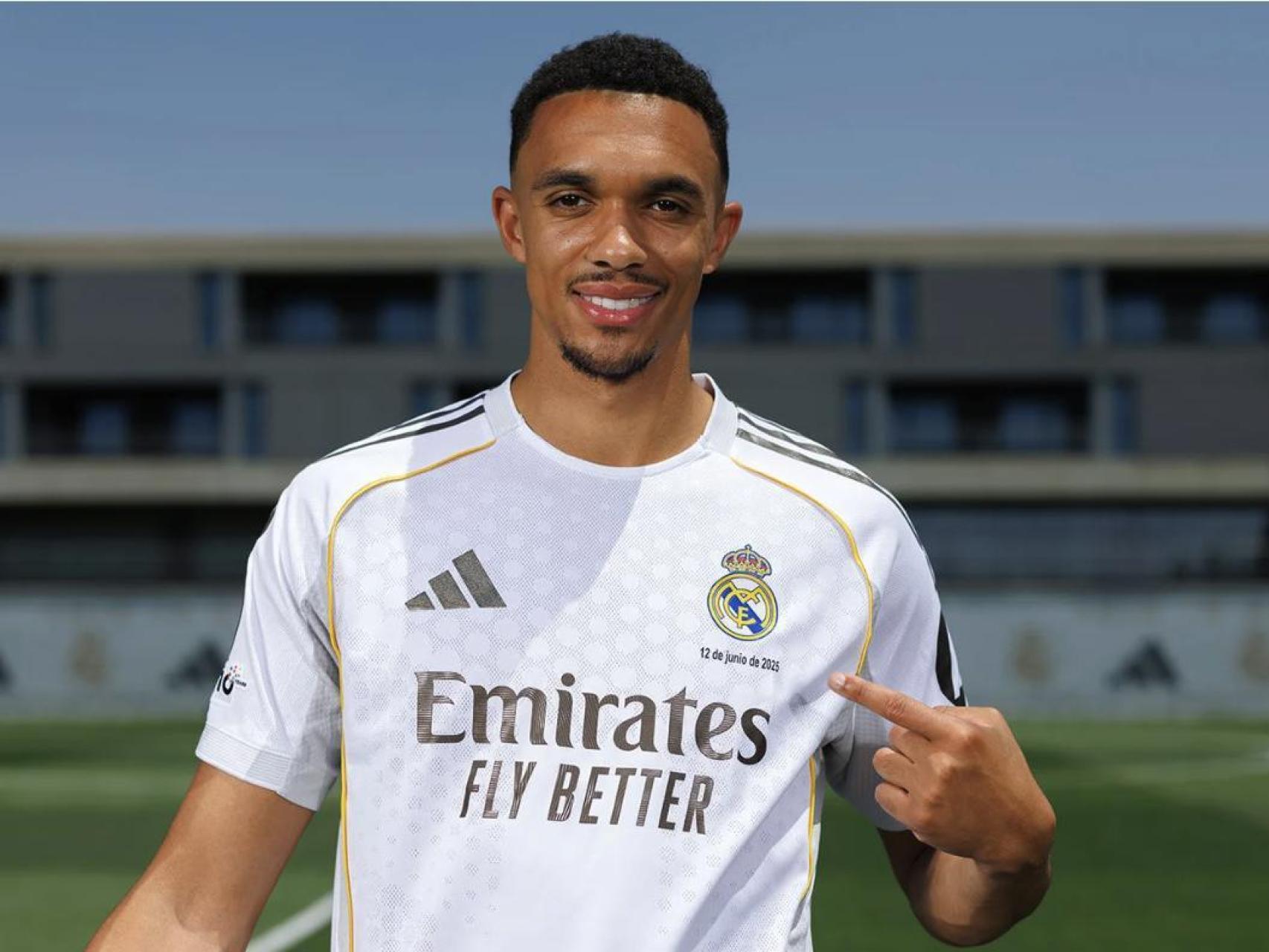 Trent Alexander-Arnold, en su presentación con el Real Madrid