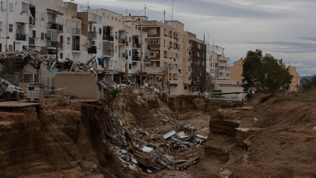 Barranco a su paso por Chiva tras la dana, desde donde llegaron las primeras llamadas al 112. Alejandro Martínez Vélez / Europa Press