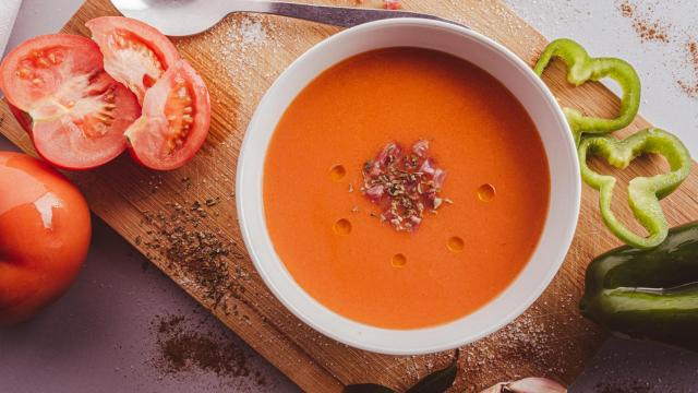 Un plato de gazpacho.