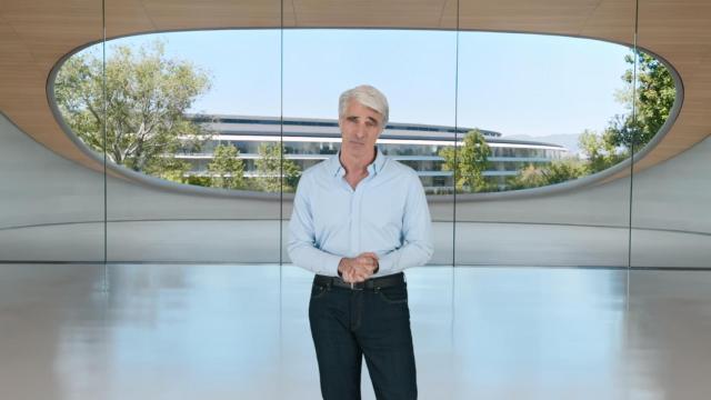 Craig Federighi, vicepresidente senior de ingeniería de software en Apple en el WWDC 2025