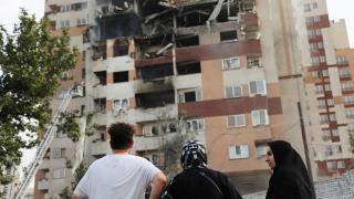 Daños provocados en un edificio por los ataques israelíes sobre Teherán.