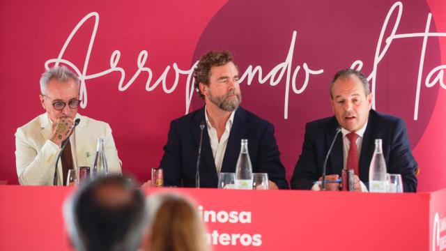 Jesús Navarro, Iván Espinosa de los Monteros y Carlos Baño, en la conferencia del Cámara Business Club de Alicante.