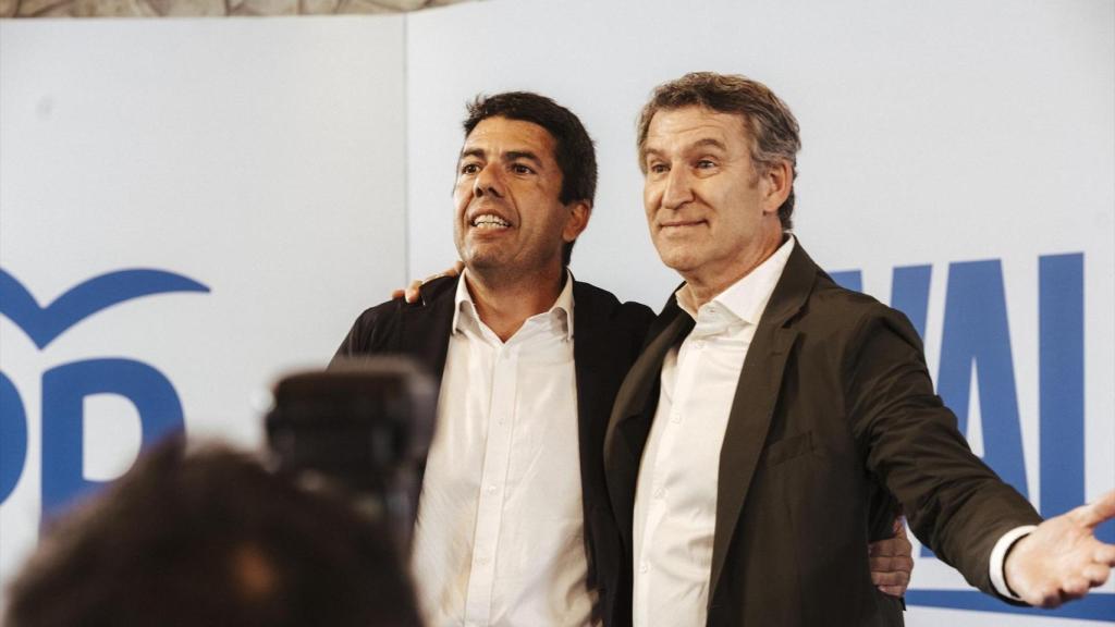 Carlos Mazón y Alberto Núñez Feijóo, en el último acto del PP en Alicante. Roberto Plaza / Europa Press