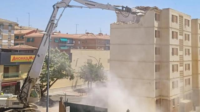 Derribo del Cuartel de la Guardia Civil en Toledo.