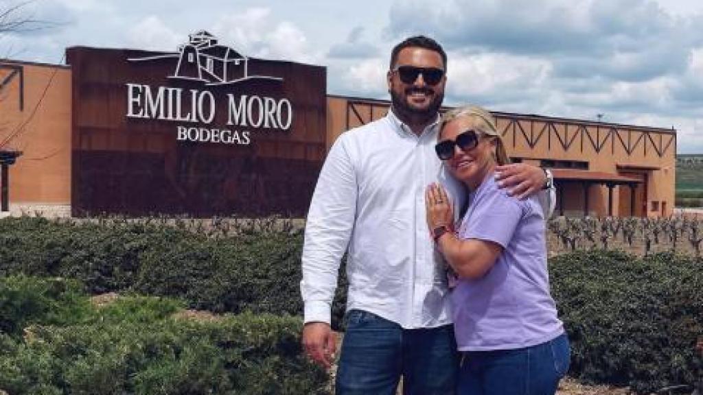Belén Esteban y Miguel Marcos en las bodegas Emilio Moro
