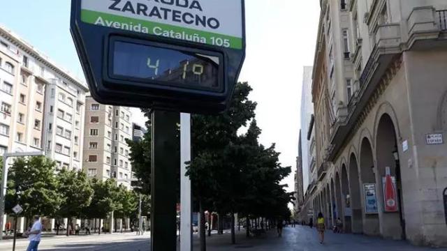 Imagen de archivo de un termómetro a 41 grados en Zaragoza.