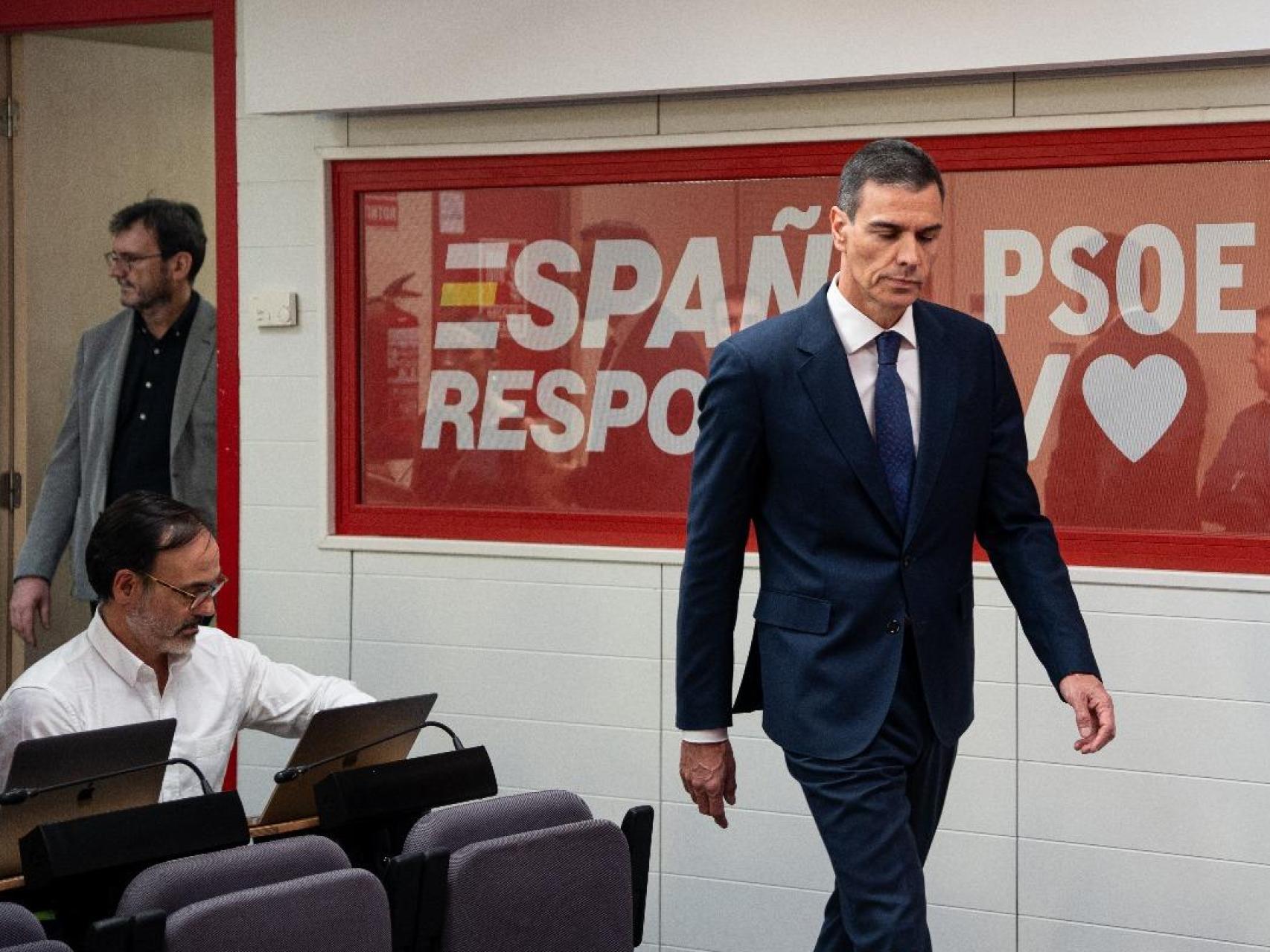 Miembros del núcleo duro de Sánchez dudan de su continuidad:  Es como si se le hubiera acabado la magia 