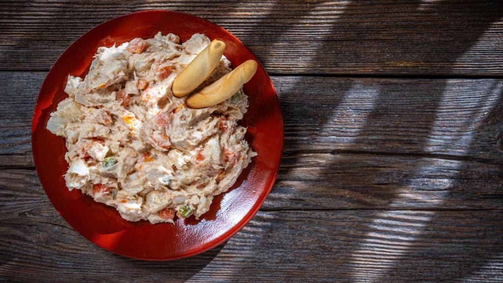 Un plato de ensaladilla rusa
