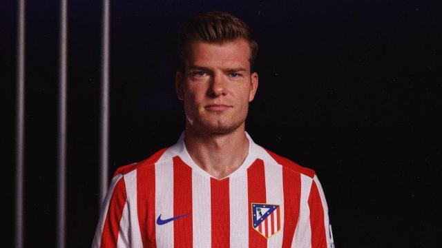 Sörloth, con la nueva camiseta del Atlético de Madrid