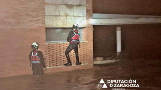 Momento del rescate en el centro de salud de Azuara