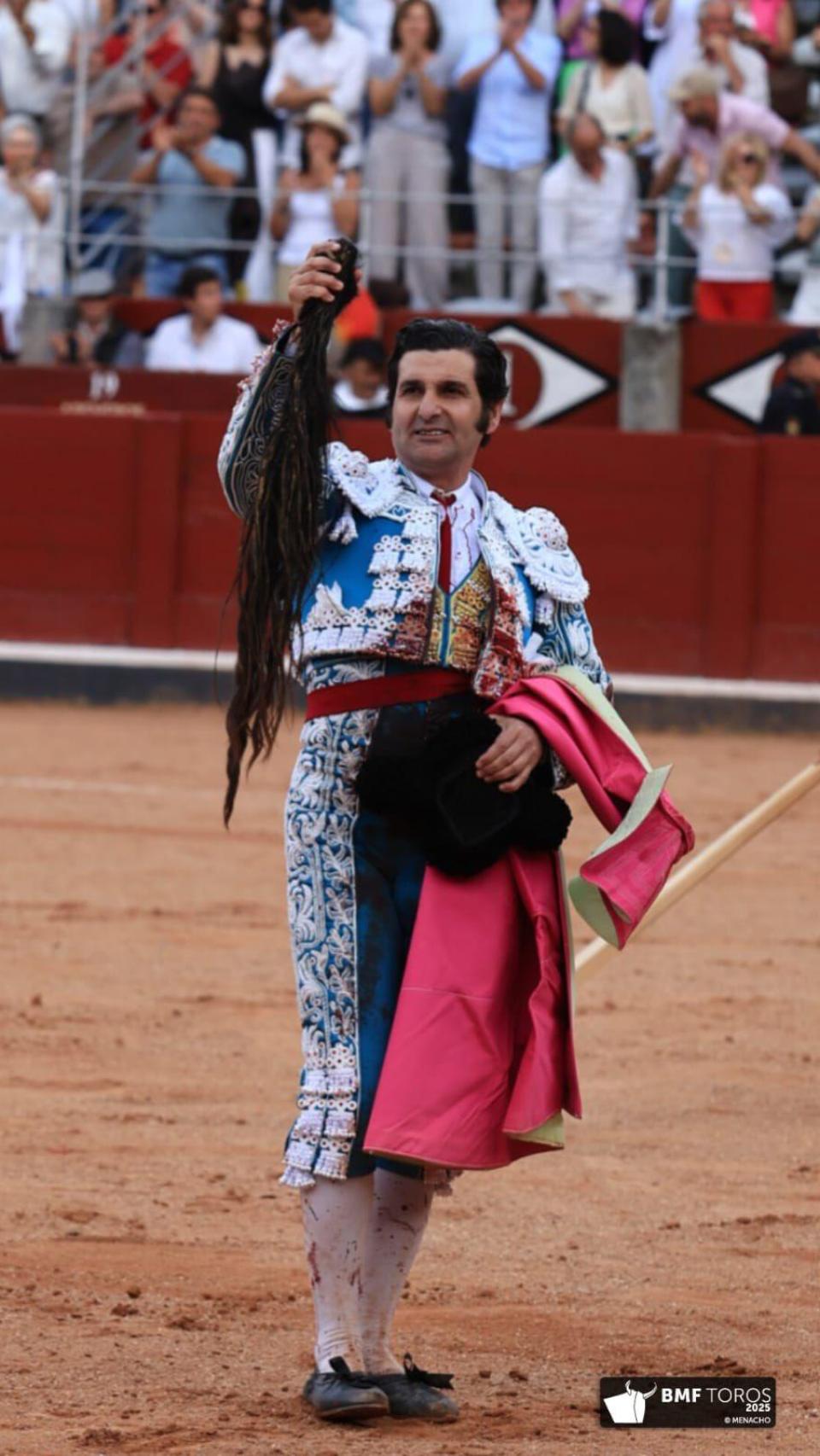 Morante de la Pueblo corta el rabo en la Plaza de Toros de Salamanca