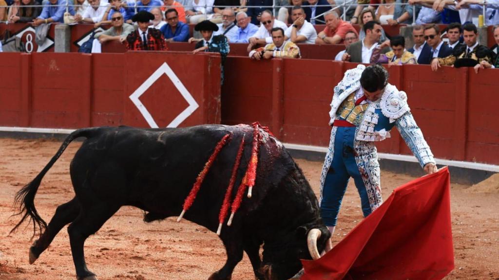 Morante durante su faena en el coso salmantino
