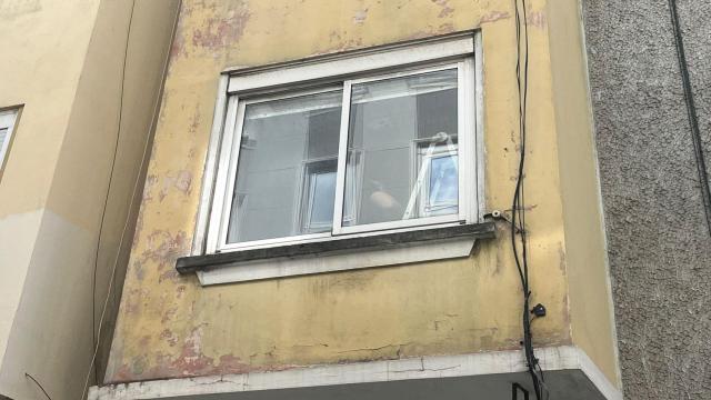La ventana de la habitación en la que se produjo el crimen en la Sagrada Familia de A Coruña