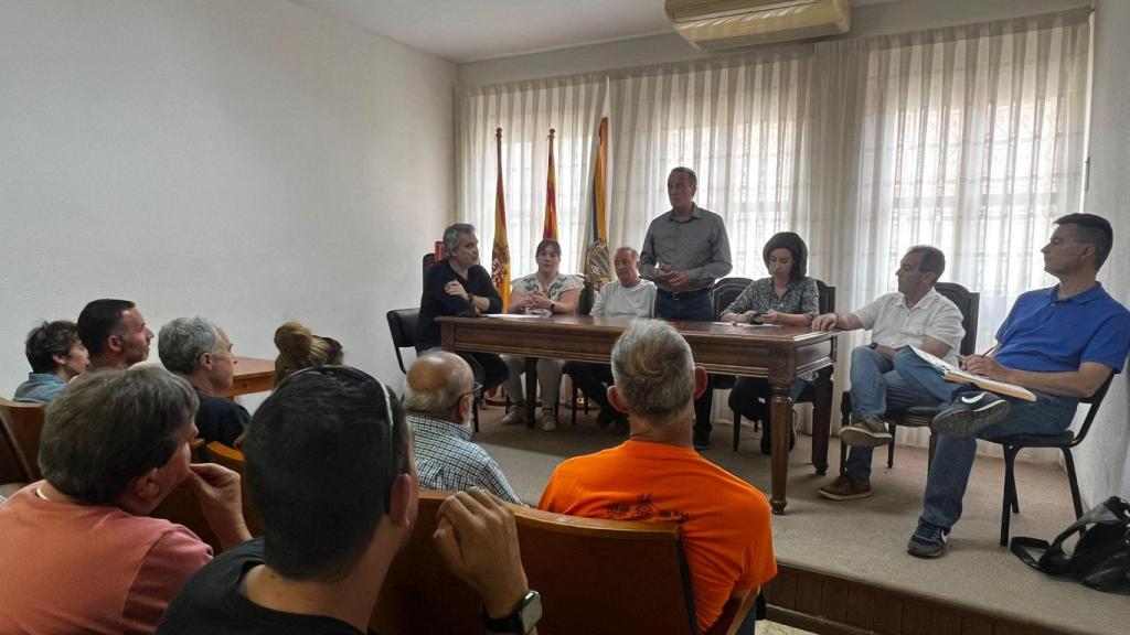 Juan Antonio Sánchez Quero y Teresa Ladrero, durante la reunión con los alcaldes.