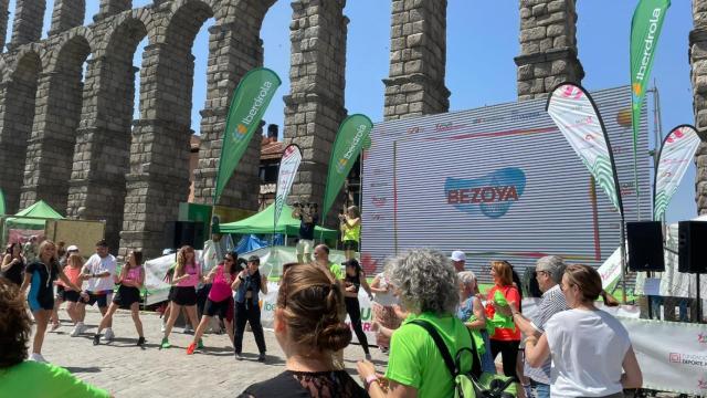 Actividades a los pies del Acueducto con motivo del Tour Universo Mujer
