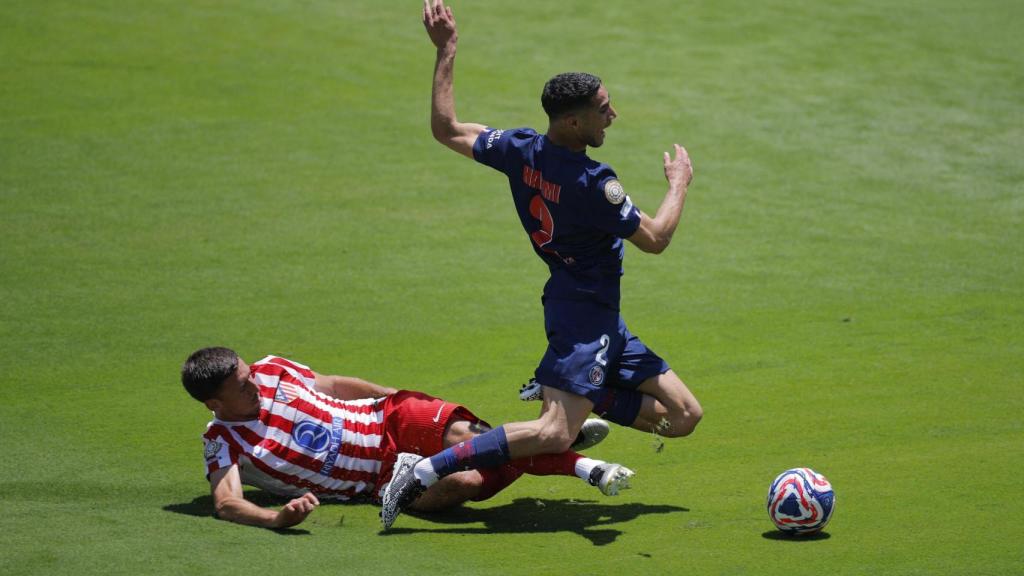 Lenglet ve la amarilla por una entrada a Achraf.
