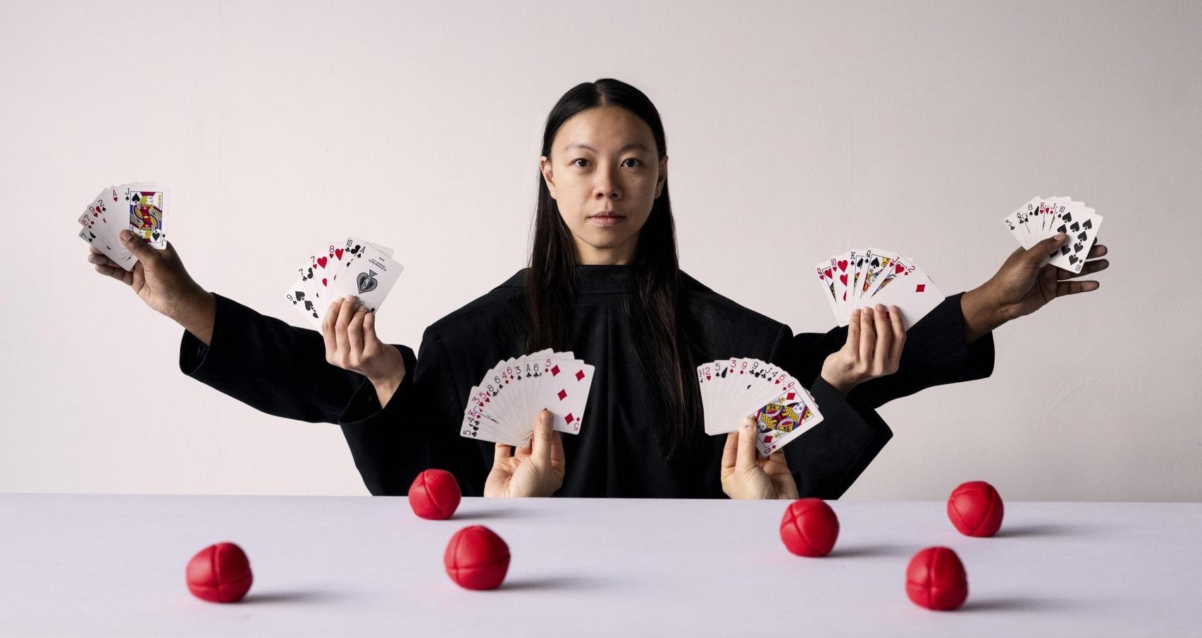 'Heka', el espectáculo de la compañía internacional Gandini Juggling se podrá ver en CaixaForum Madrid. Foto: Camila Greenwell