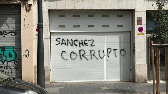 La pintada en la casa de Ábalos en Valencia. EE