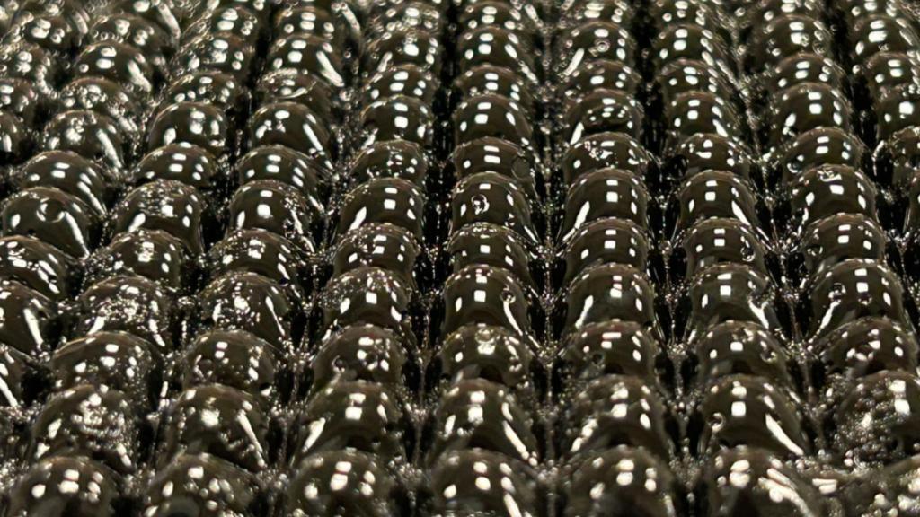 Un primer plano del nuevo material de hidrogel inspirado en el origami.