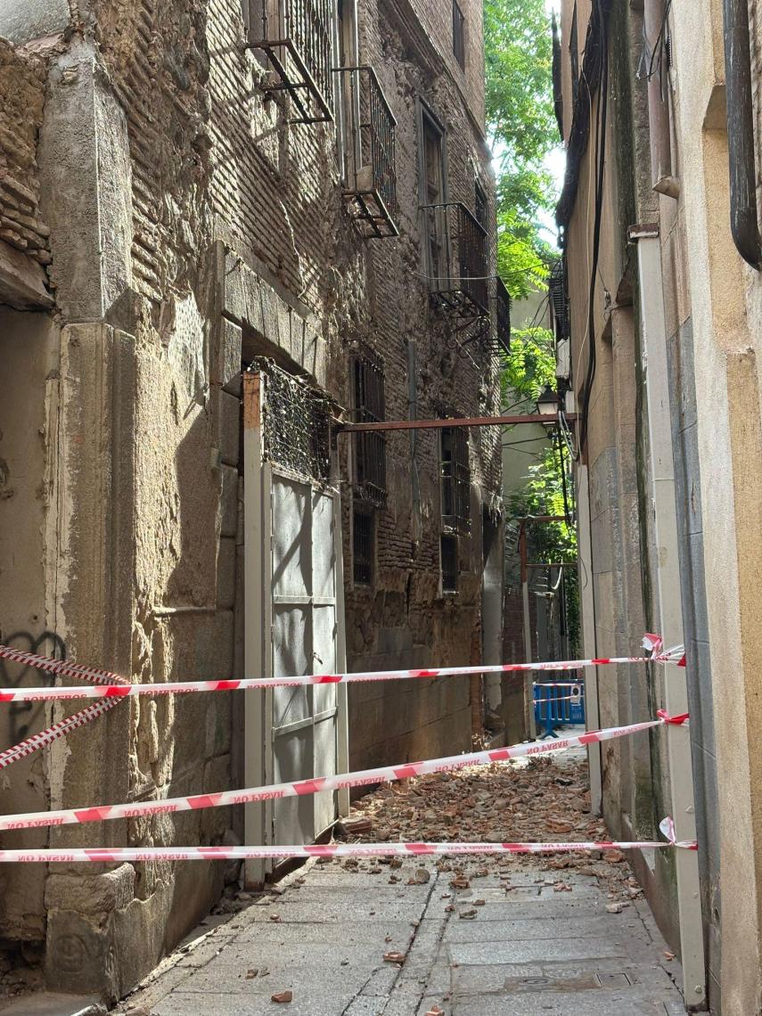 Desprendimiento en calle de los Bécquer.