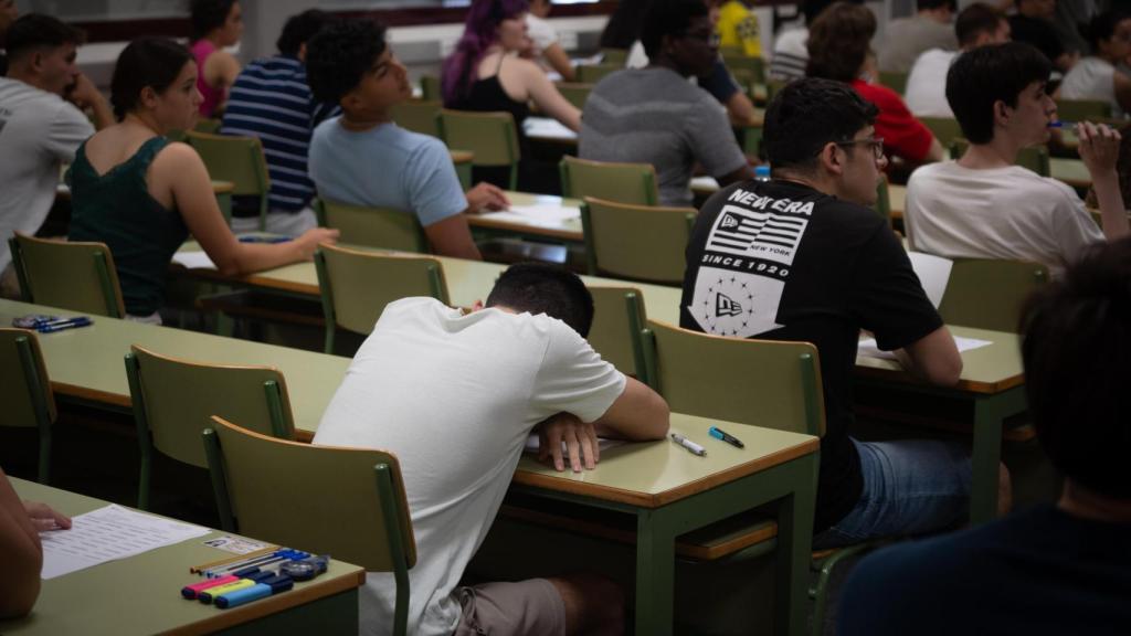 Alumnos se enfrentan al primer examen de la PAU 2025 de Valencia. Europa Press