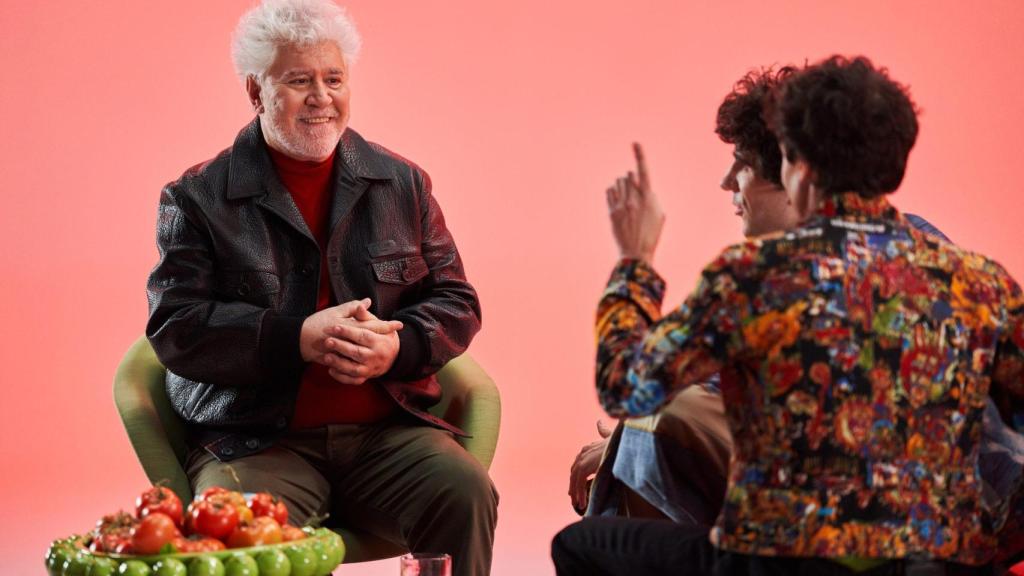 Pedro Almodóvar con Javier Ambrossi y Javier Calvo en 'Pedro x Javis'.