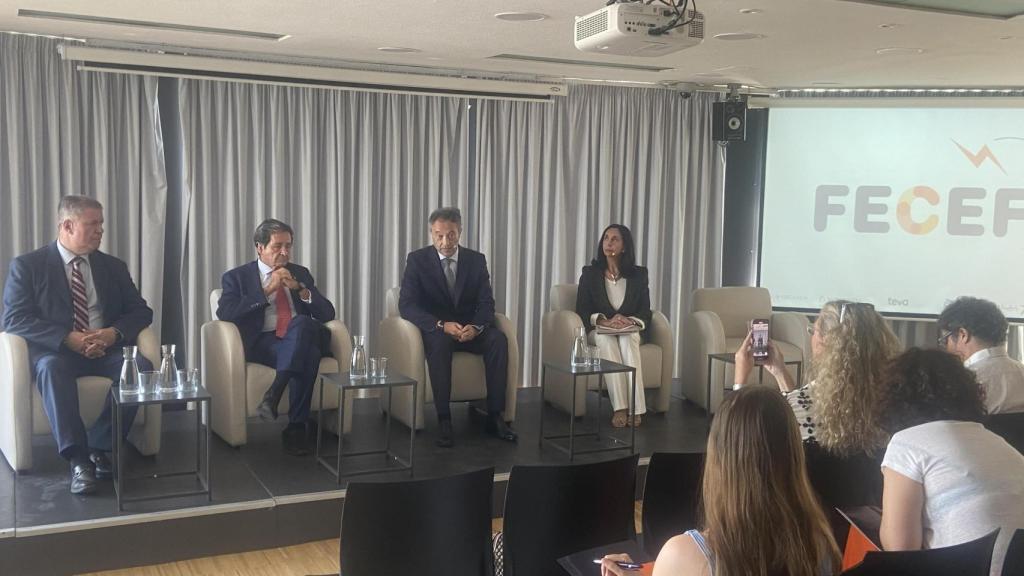 Un momento de la presentación de la Fundación Española de Cefaleas. De izquierda a derecha: Roberto Belvís, coordinador del Grupo de Estudio de Cefaleas de la SEN; José Miguel Láinez, presidente de la Fundación; Jesús Porta-Etessam, presidente de la SEN, e Isabel, Colomina, presidenta de la Asociación Española de Cefalea y Migraña.