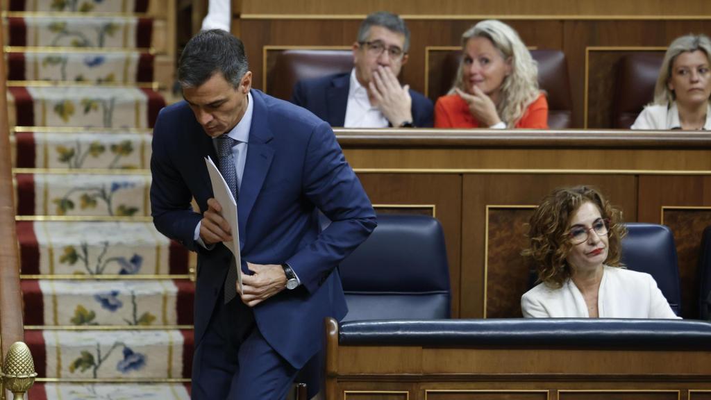 Pedro Sánchez abandona la sesión de control este miércoles.