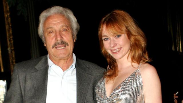 Manolo Zarzo junto a su hija mayor, Flavia, en un acto público en 2004.