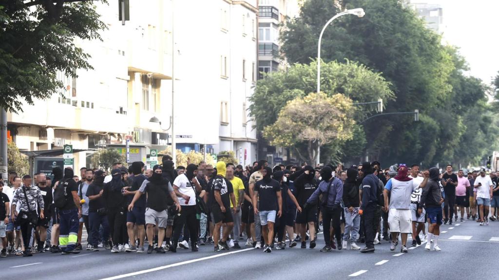 Trabajadores del metal se manifiestan en junio en una avenida de Cádiz.