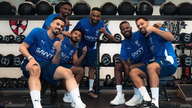 Varios jugadores del Al Hilal, en el gimnasio antes de medirse al Real Madrid.