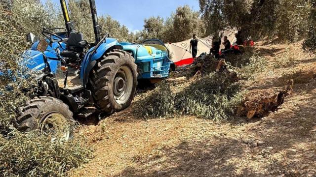 Imagen del tractor accidentado.