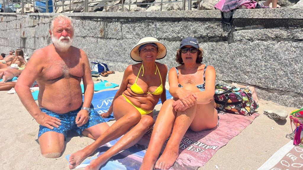 Un grupo de Monte Alto en la playa del Matadero