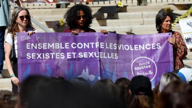 Un grupo de mujeres en una marcha de apoyo a Gisele Pelicot en Marsella el pasado septiembre.