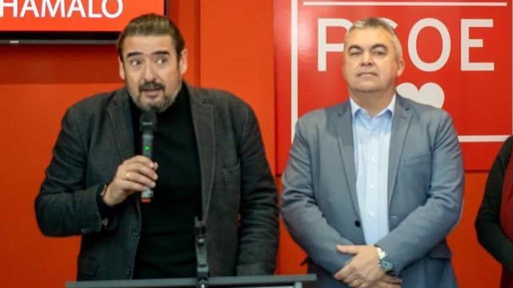 Rafael Esteban, alcalde de Marchamalo, junto a Santos Cerdán durante la inauguración de la Casa del Pueblo en febrero de 2023.